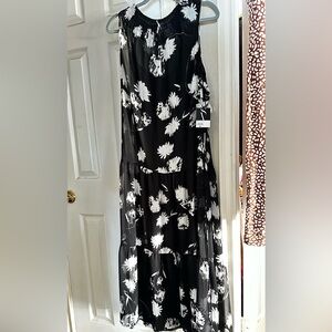 Vera Wang XL black with white flowers